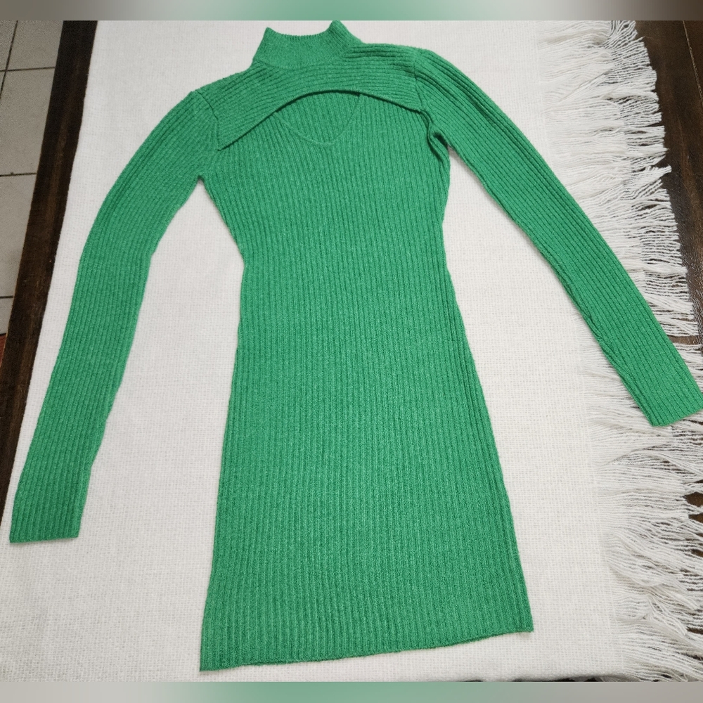 Olive & Oaks Green Peek A Boo Dress Size SM